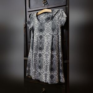 Monochrome Snake Print Short Sleeve Dress